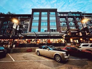 P2P indian restaurant Yaletown - Indian restaurant in Downtown Vancouver – fine dining dishes, interior photos, and ambiance.