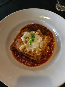 CAFE IL NIDO - Italian restaurant in Downtown Vancouver – fine dining dishes, interior photos, and ambiance.