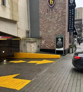 Bread x Butter Cafe - Cafe restaurant in Downtown Vancouver – fine dining dishes, interior photos, and ambiance.