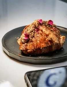 cafeclub. - Cafe restaurant in Downtown Vancouver – fine dining dishes, interior photos, and ambiance.