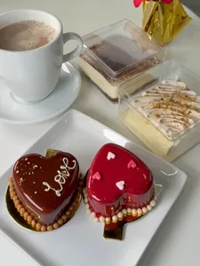 Bella Gelateria Robson - Dessert restaurant in Downtown Vancouver – fine dining dishes, interior photos, and ambiance.