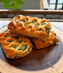 Pane e Formaggio cafe Beatty St - Cafe restaurant in Downtown Vancouver – fine dining dishes, interior photos, and ambiance.