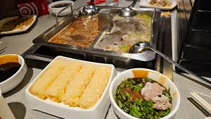 Haidilao Hotpot West Broadway Hot Pot restaurant in Vancouver – fine dining dishes, interior photos, and ambiance.