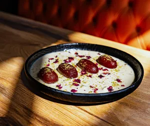 P2P indian restaurant Yaletown - Indian restaurant in Downtown Vancouver – fine dining dishes, interior photos, and ambiance.