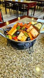 Z&W Shanghai Kitchen - Chinese restaurant in Vancouver – fine dining dishes, interior photos, and ambiance.