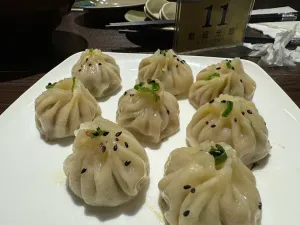 Dingding Restaurant - Chinese restaurant in Downtown Vancouver – fine dining dishes, interior photos, and ambiance.