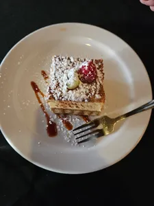 CAFE IL NIDO - Italian restaurant in Downtown Vancouver – fine dining dishes, interior photos, and ambiance.