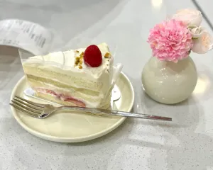 Oui Patisserie - Cafe restaurant in Richmond – fine dining dishes, interior photos, and ambiance.