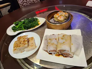 Ming Yan Seafood Restaurant - Dim Sum restaurant – fine dining dishes, interior photos, and ambiance.
