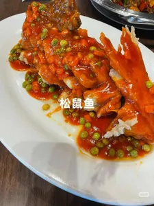 Three Woks - Chinese restaurant in Richmond – fine dining dishes, interior photos, and ambiance.