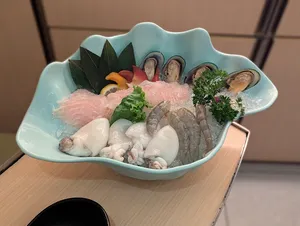 Haidilao Hotpot West Broadway Hot Pot restaurant in Vancouver – fine dining dishes, interior photos, and ambiance.