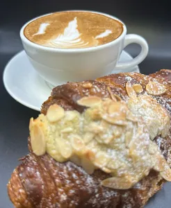 Mangez Mangez Cafe & Eatery - Cafe restaurant in Downtown Vancouver – fine dining dishes, interior photos, and ambiance.