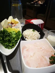 Haidilao Hotpot West Broadway Hot Pot restaurant in Vancouver – fine dining dishes, interior photos, and ambiance.