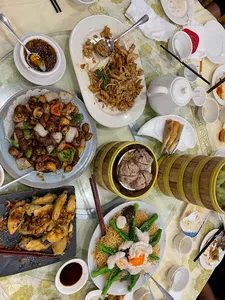 Jade Dynasty Restaurant Chinese restaurant in Downtown Vancouver – fine dining dishes, interior photos, and ambiance.