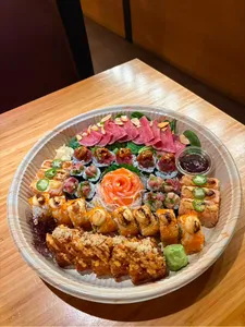 Image of meal deal Limited Takeout Box for 4-5 | $98