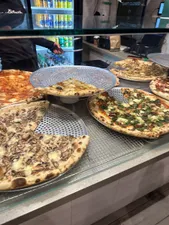 Review photo uploaded by Gloria at Pizza Garden Downtown