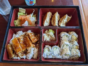 Sake Maki - Japanese & Sushi restaurant in Vancouver – fine dining dishes, interior photos, and ambiance.