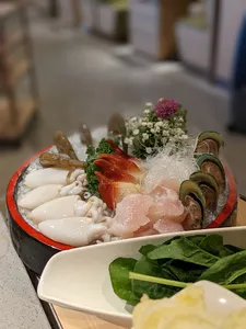 Haidilao Hotpot West Broadway Hot Pot restaurant in Vancouver – fine dining dishes, interior photos, and ambiance.