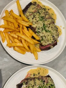 Cafe & Life - Cafe restaurant in Richmond – fine dining dishes, interior photos, and ambiance.
