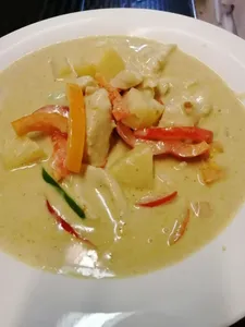 Papaya Hut Restaurant - Thai restaurant in Downtown Vancouver – fine dining dishes, interior photos, and ambiance.