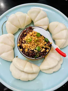 ROYAL BEEF - Chinese restaurant in Richmond – fine dining dishes, interior photos, and ambiance.