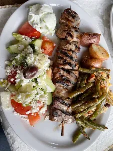 Vassilis souvlaki greek taverna - European restaurant in Burnaby – fine dining dishes, interior photos, and ambiance.