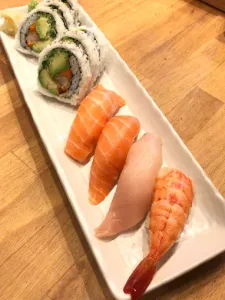 Sushi Bros - Japanese & Sushi restaurant in Downtown Vancouver – fine dining dishes, interior photos, and ambiance.