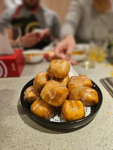 Haidilao Hotpot West Broadway Hot Pot restaurant in Vancouver – fine dining dishes, interior photos, and ambiance.