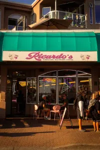 Ricardo's White Rock (Bubble Tea, Ice Cream, Coffee) - Dessert restaurant in Surrey – fine dining dishes, interior photos, and ambiance.
